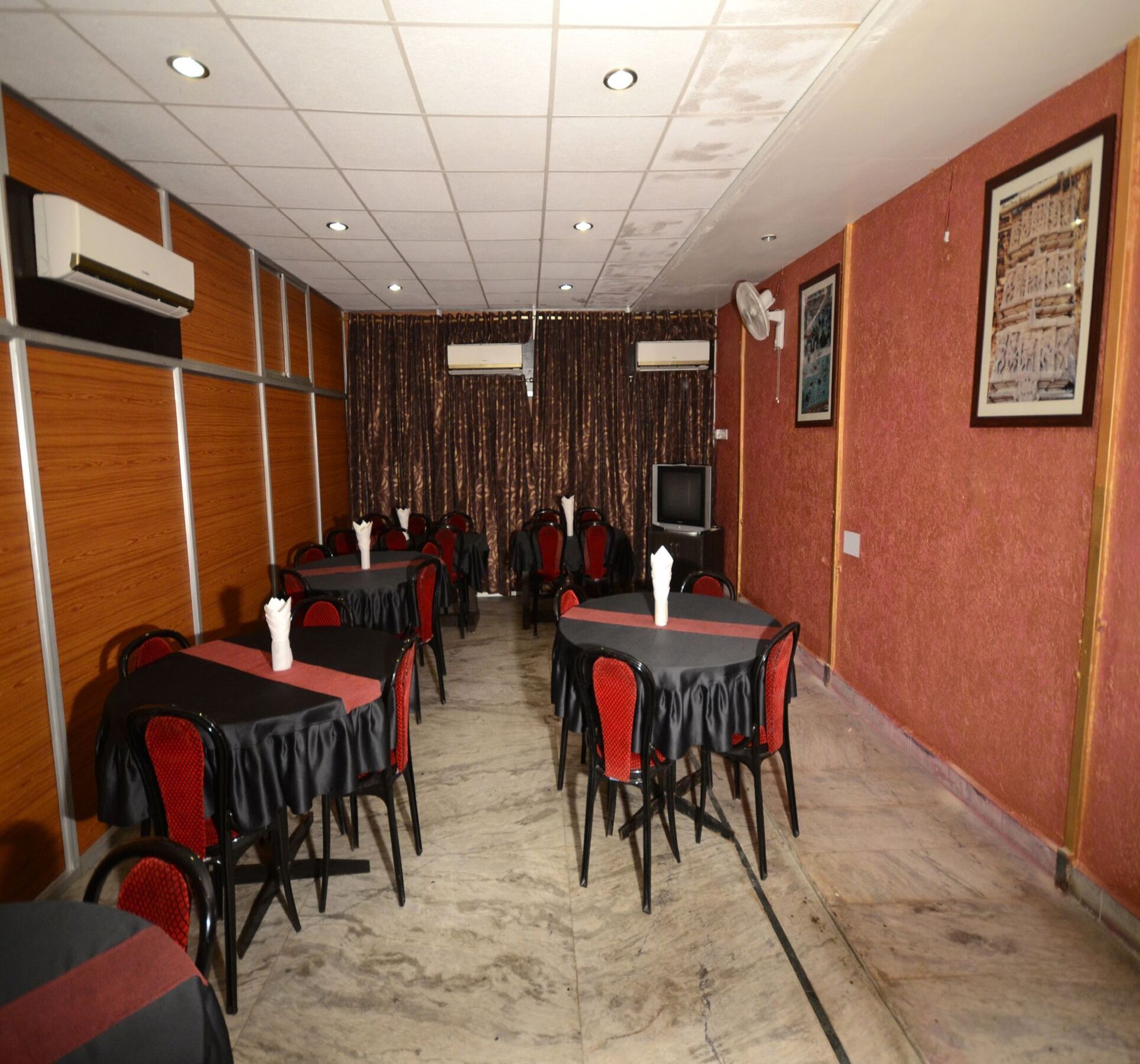 Oyo 2075 Hotel Kota Royal Exterior photo