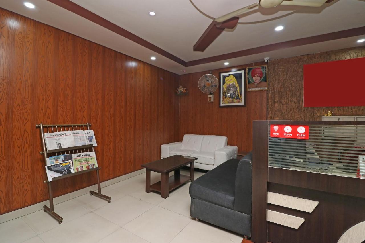 Oyo 2075 Hotel Kota Royal Exterior photo
